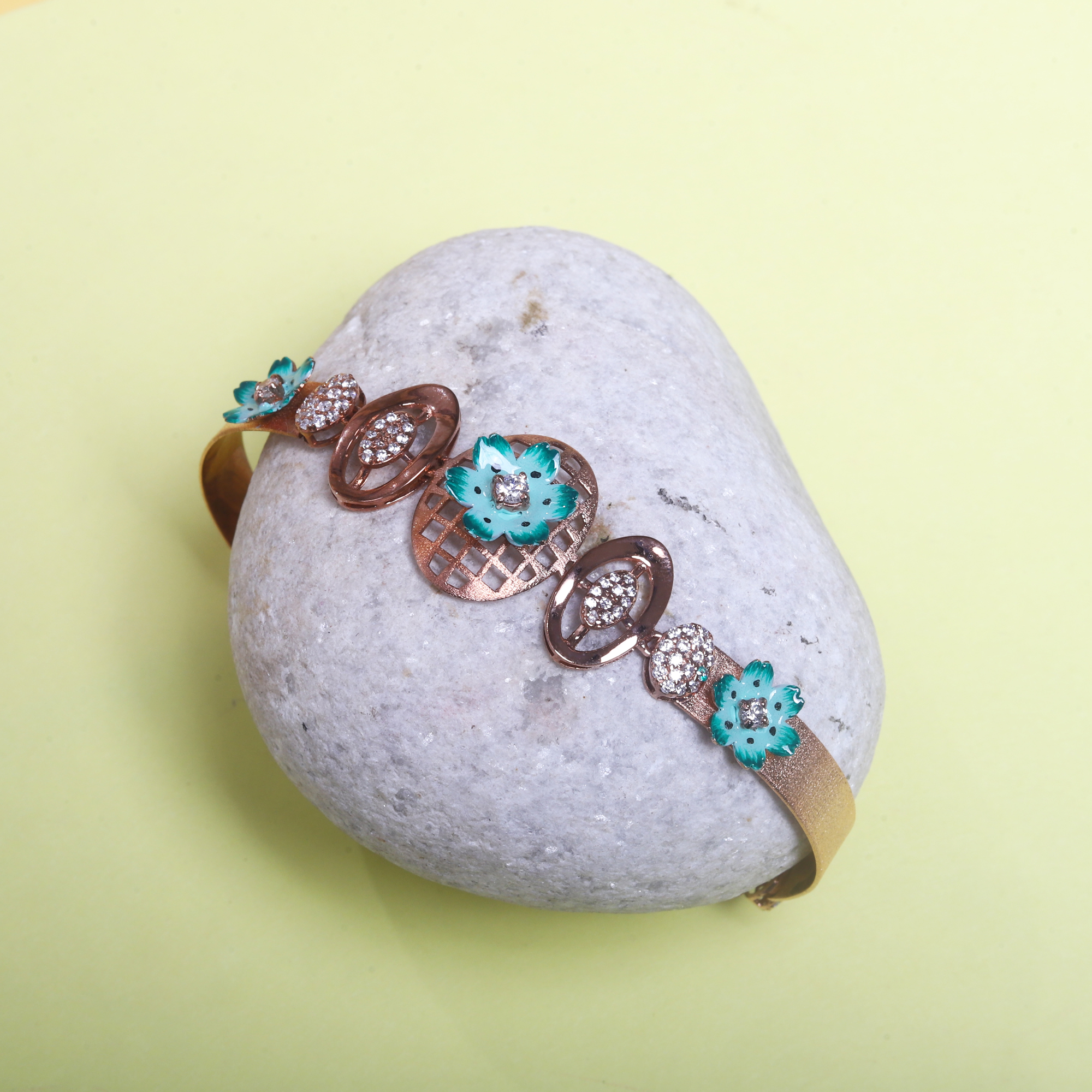 92.5 Sterling Silver Emerald Blossom Bracelet